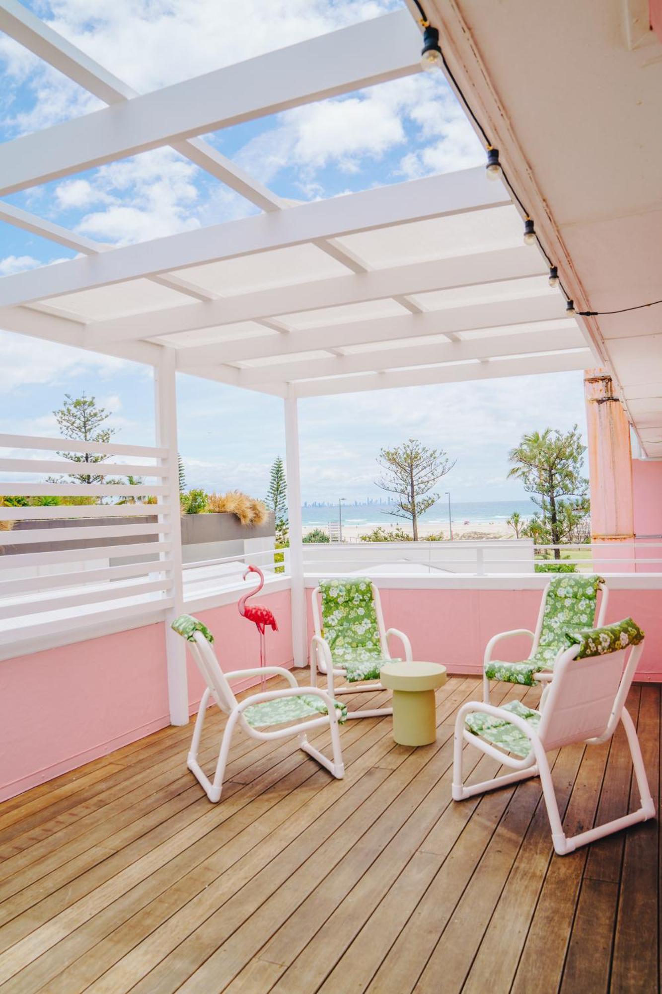The Pink Hotel Coolangatta Gold Coast Exterior foto